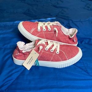 Tommy Bahamas red canvas, size 8. New with tags w/o box.